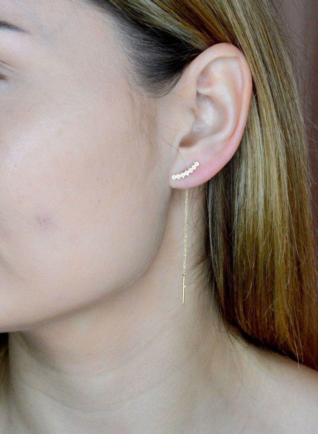 Złote kolczyki 585 przeciągane z cyrkoniami KL 8713 585. Eleganckie, złote kolczyki przeciągany łańcuszek z cyrkoniami. Idealne na prezent. Eleganckie, złote kolczyki przeciągane z cyrkoniami. Idealne na prezent dla ukochanej. Kolczy.jpg